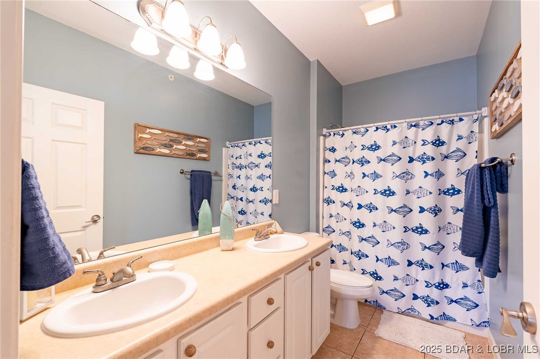 Robins at the Waters Edge Condominium - Residential