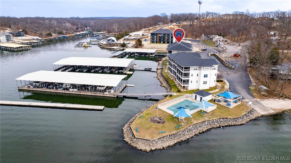 Robins at the Waters Edge Condominium - Residential