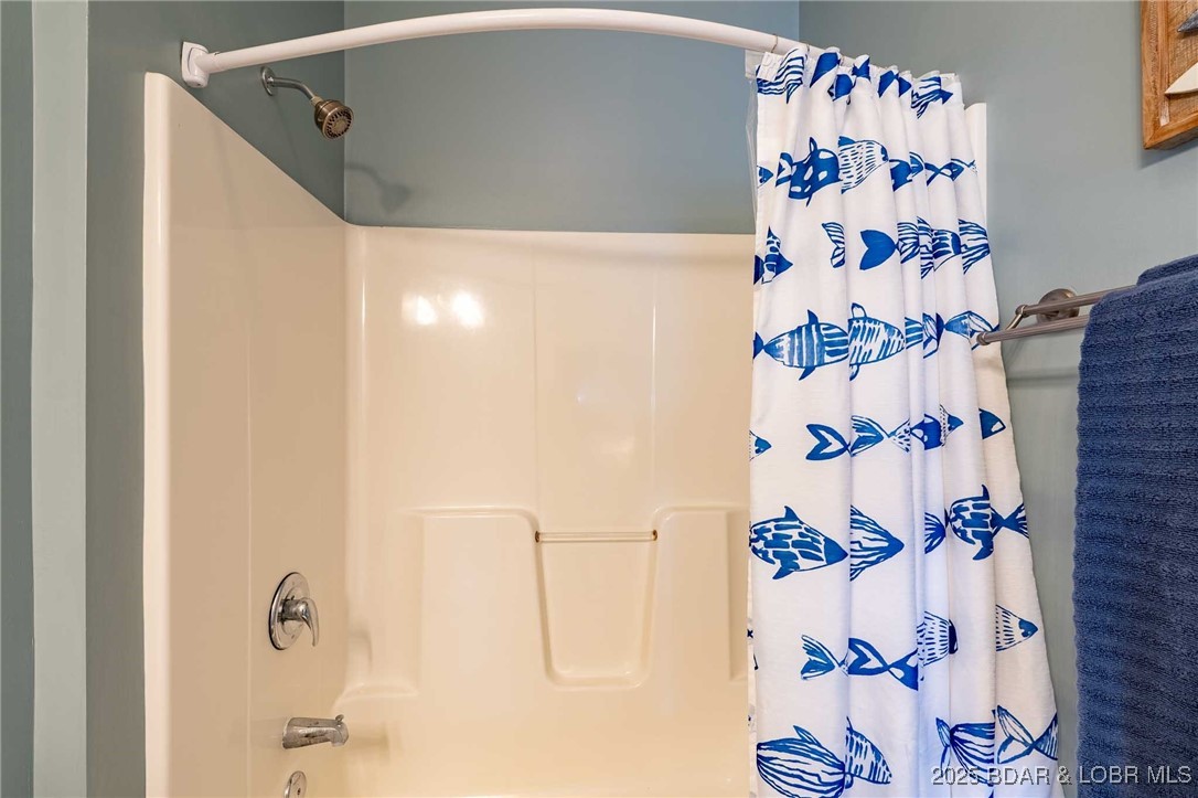 Robins at the Waters Edge Condominium - Residential