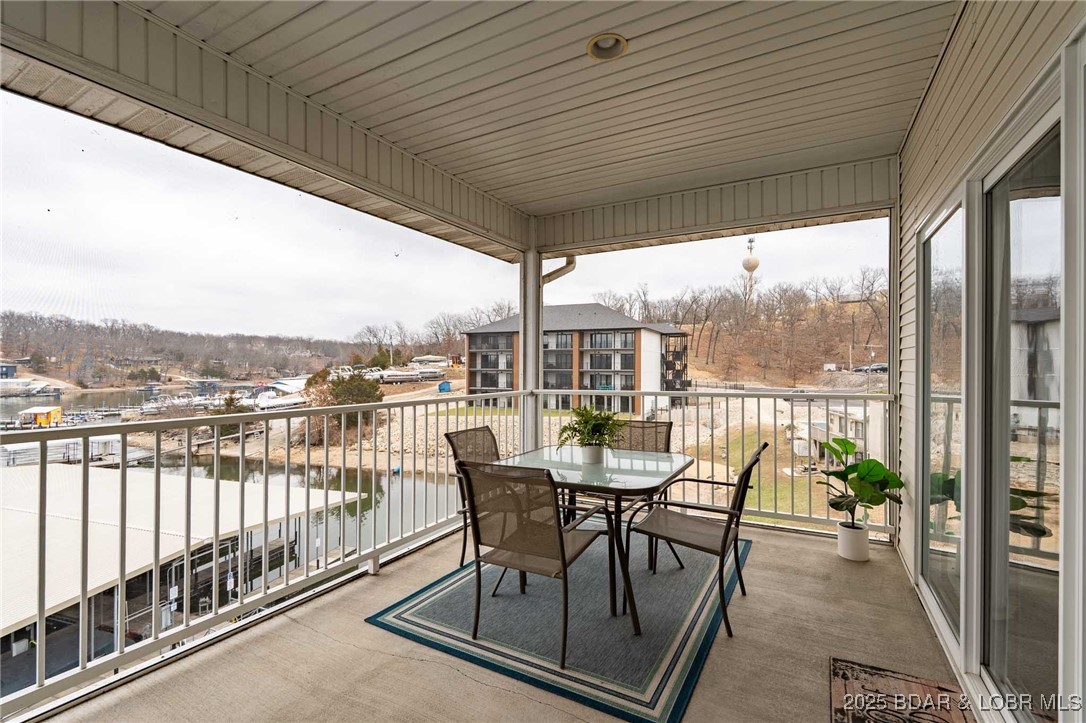 Robins at the Waters Edge Condominium - Residential