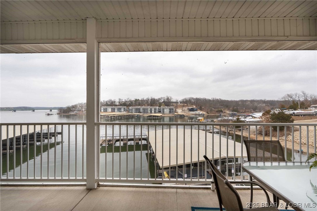 Robins at the Waters Edge Condominium - Residential