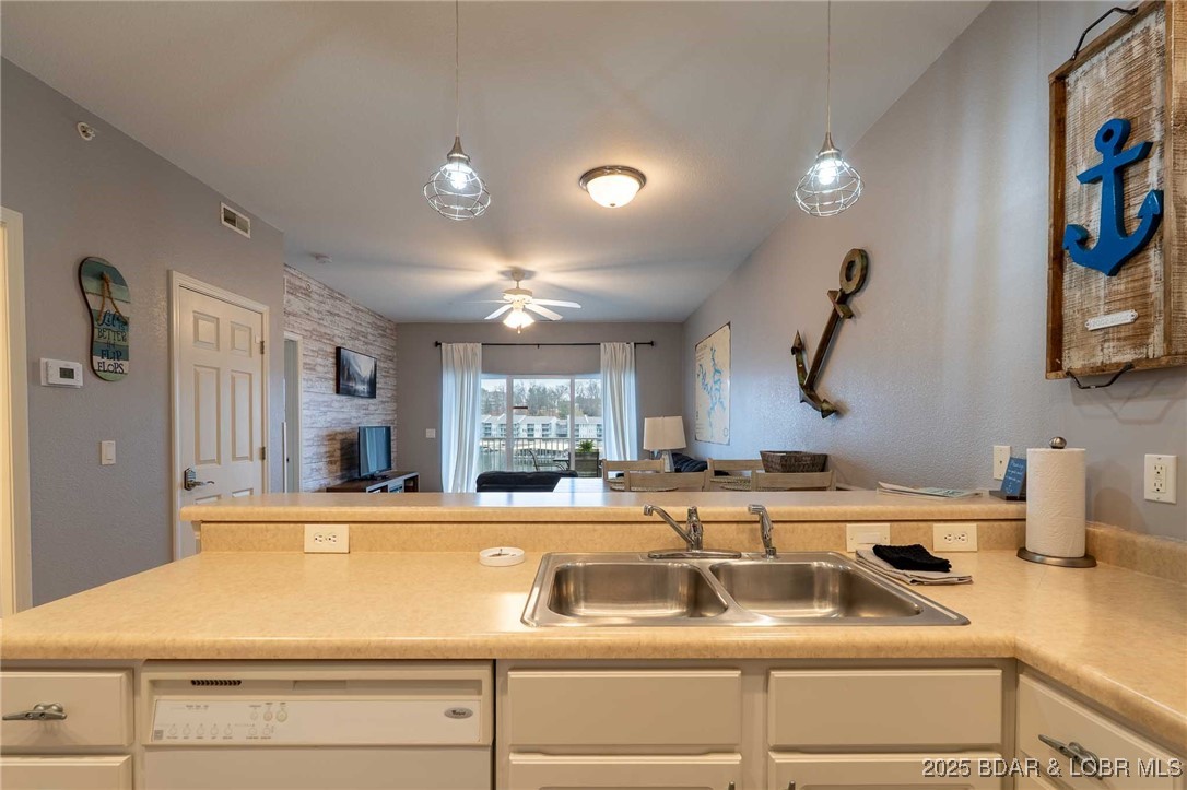 Robins at the Waters Edge Condominium - Residential