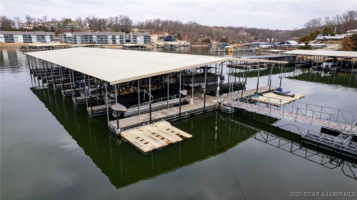 Robins at the Waters Edge Condominium - Residential