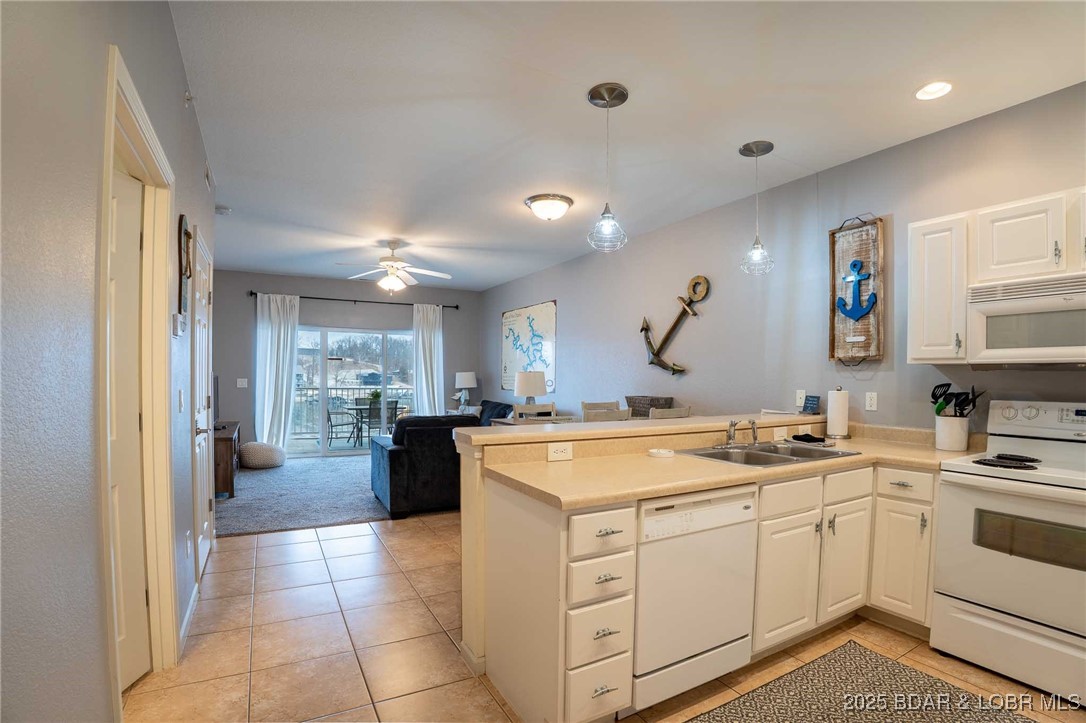 Robins at the Waters Edge Condominium - Residential