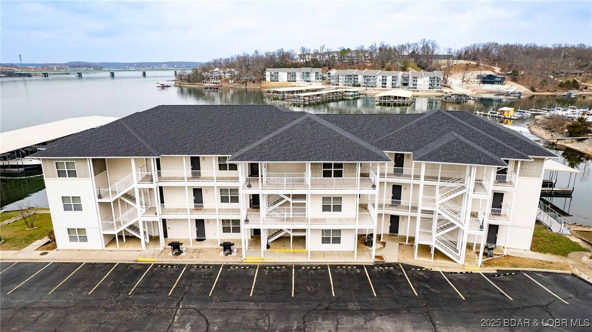 Robins at the Waters Edge Condominium - Residential