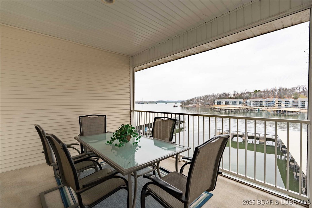 Robins at the Waters Edge Condominium - Residential