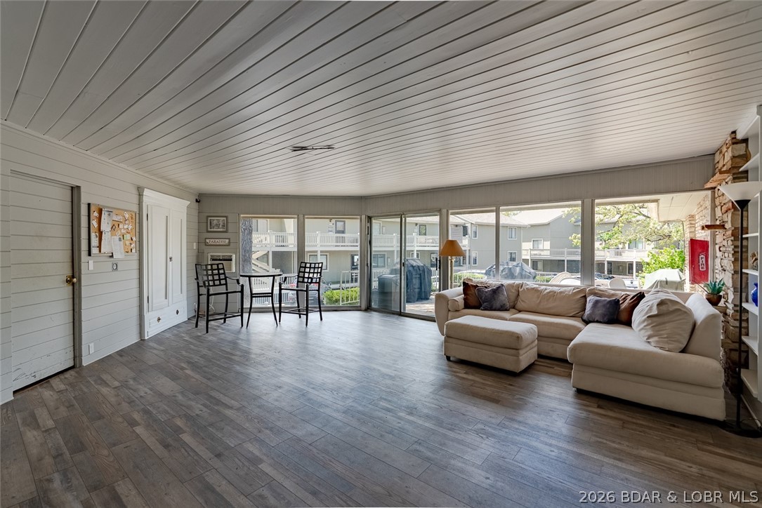 Pelican Bay Condominium - Residential