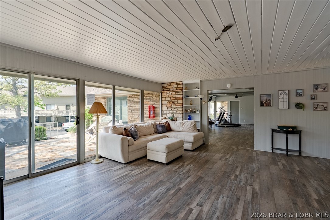 Pelican Bay Condominium - Residential