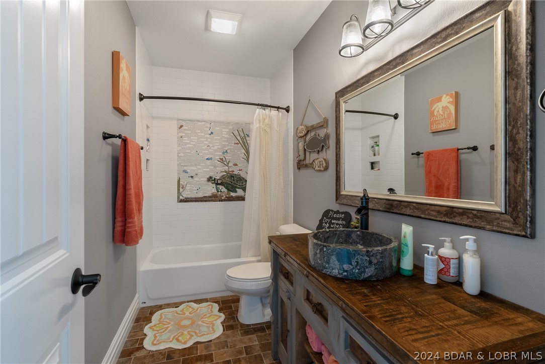 Rocky Mount, Missouri 65072, United States, 6 Bedrooms Bedrooms, ,6 BathroomsBathrooms,Residential,Pending,59836