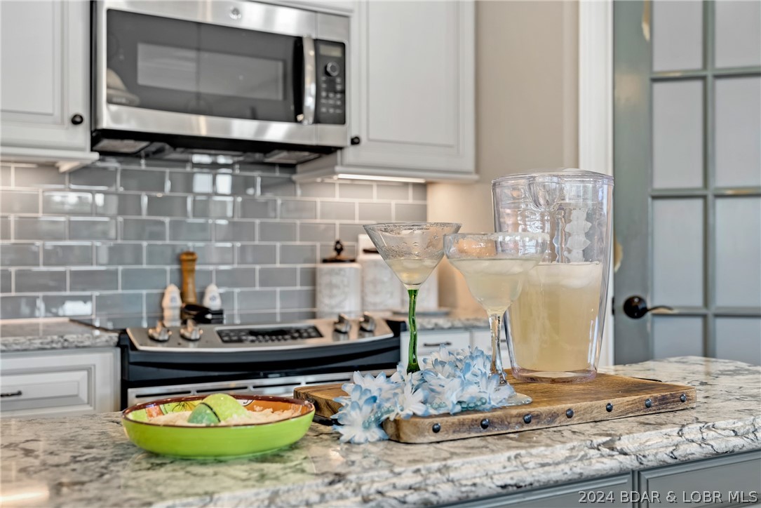 Rocky Mount, Missouri 65072, United States, 6 Bedrooms Bedrooms, ,6 BathroomsBathrooms,Residential,Pending,59836