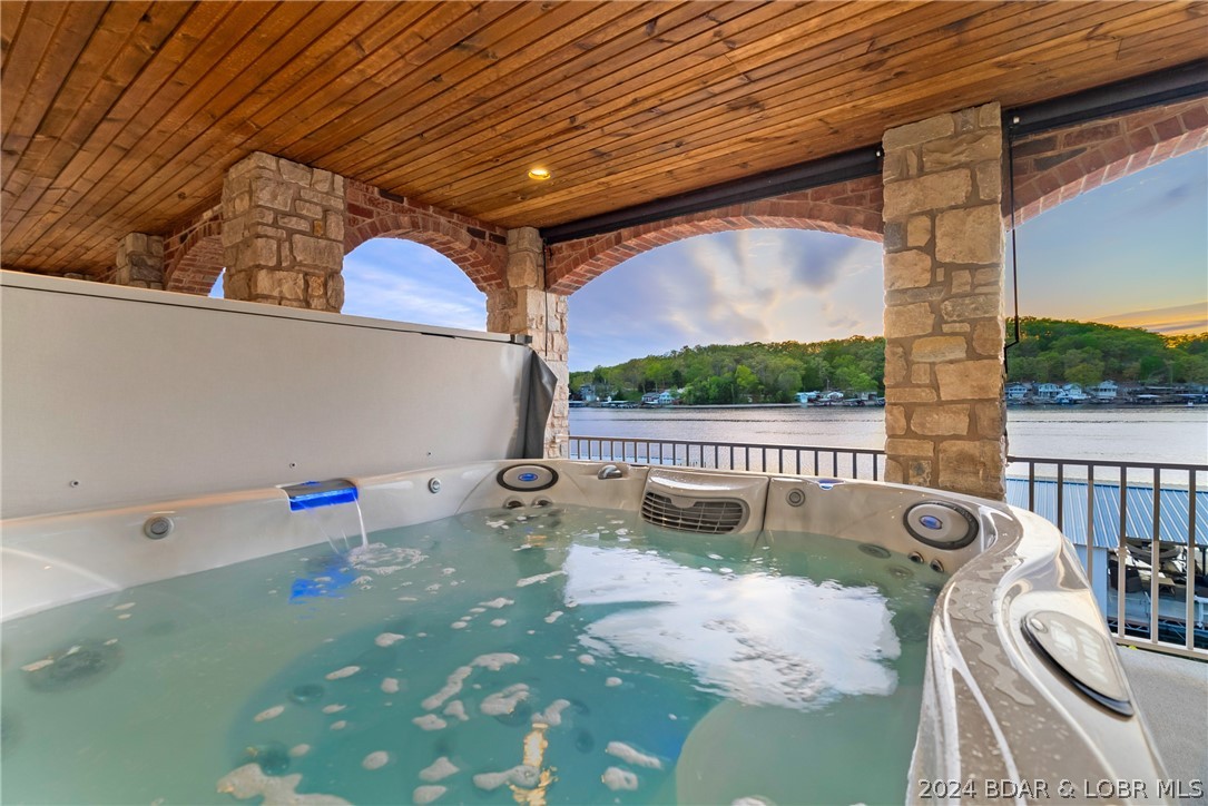 Rocky Mount, Missouri 65072, United States, 6 Bedrooms Bedrooms, ,6 BathroomsBathrooms,Residential,Pending,59836