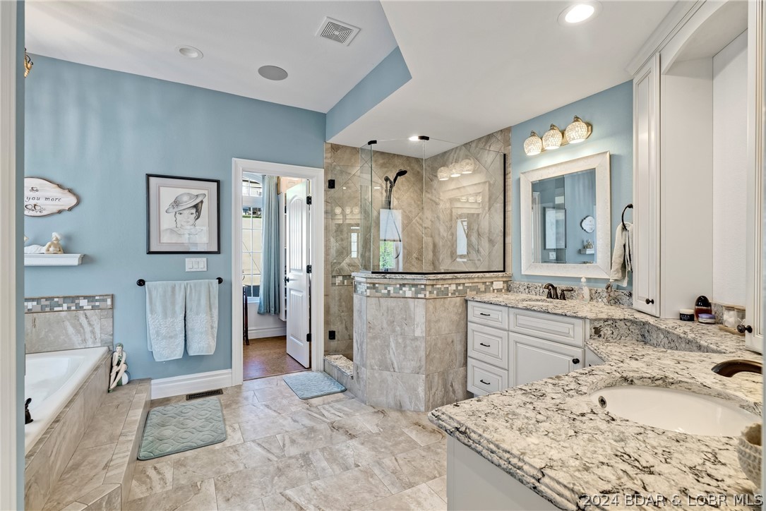 Rocky Mount, Missouri 65072, United States, 6 Bedrooms Bedrooms, ,6 BathroomsBathrooms,Residential,Pending,59836