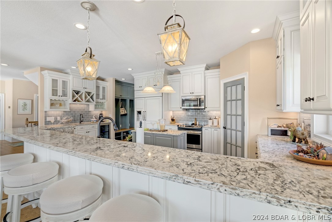 Rocky Mount, Missouri 65072, United States, 6 Bedrooms Bedrooms, ,6 BathroomsBathrooms,Residential,Pending,59836