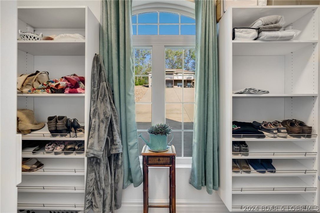 Rocky Mount, Missouri 65072, United States, 6 Bedrooms Bedrooms, ,6 BathroomsBathrooms,Residential,Pending,59836