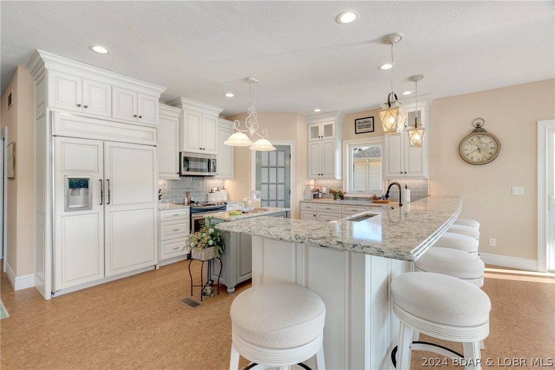 Rocky Mount, Missouri 65072, United States, 6 Bedrooms Bedrooms, ,6 BathroomsBathrooms,Residential,Pending,59836