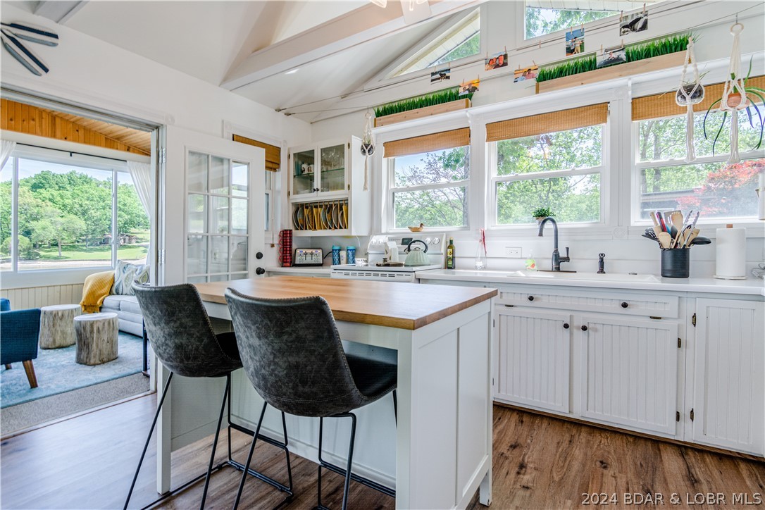 Camdenton, Missouri 65020, United States, 2 Bedrooms Bedrooms, ,2 BathroomsBathrooms,Residential,Contingent,53715