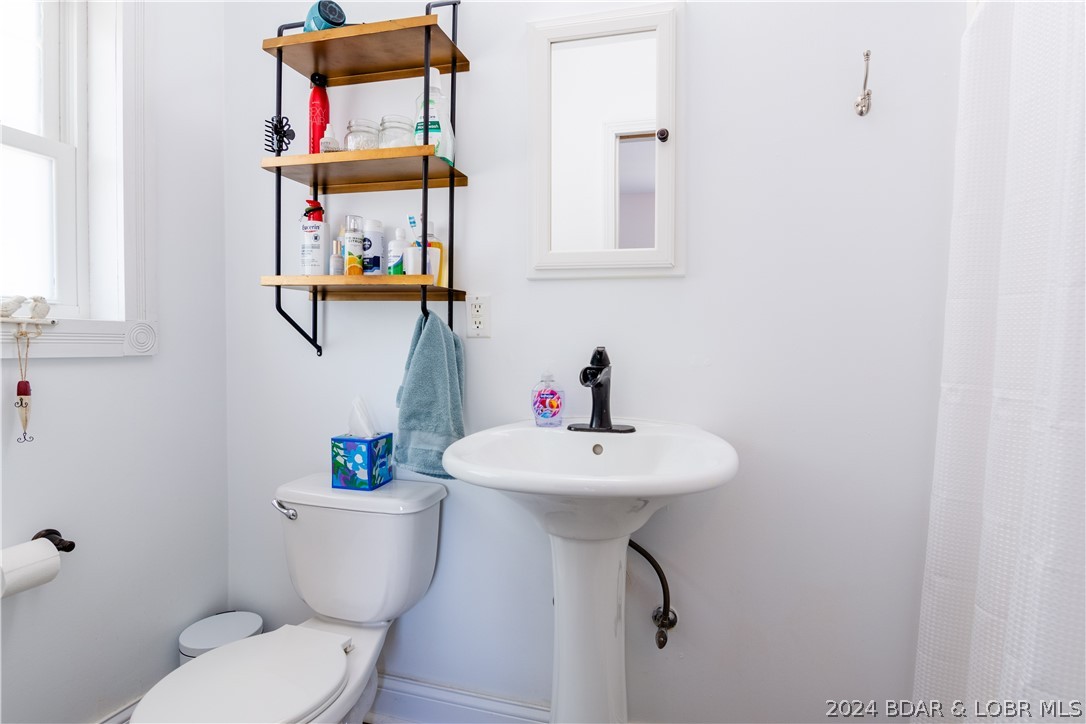 Camdenton, Missouri 65020, United States, 2 Bedrooms Bedrooms, ,2 BathroomsBathrooms,Residential,Contingent,53715