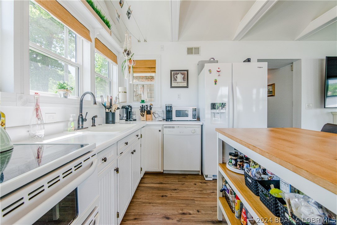 Camdenton, Missouri 65020, United States, 2 Bedrooms Bedrooms, ,2 BathroomsBathrooms,Residential,Contingent,53715