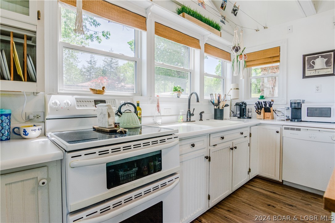 Camdenton, Missouri 65020, United States, 2 Bedrooms Bedrooms, ,2 BathroomsBathrooms,Residential,Contingent,53715