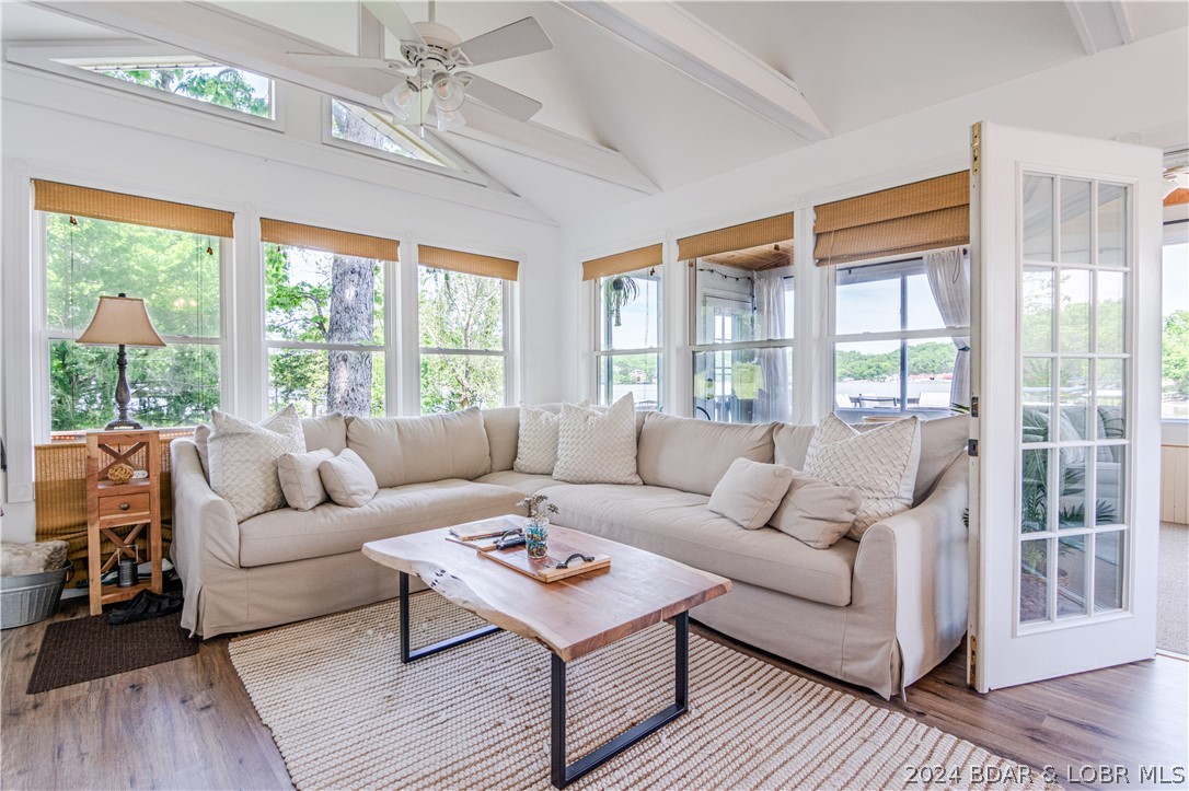 Camdenton, Missouri 65020, United States, 2 Bedrooms Bedrooms, ,2 BathroomsBathrooms,Residential,Contingent,53715