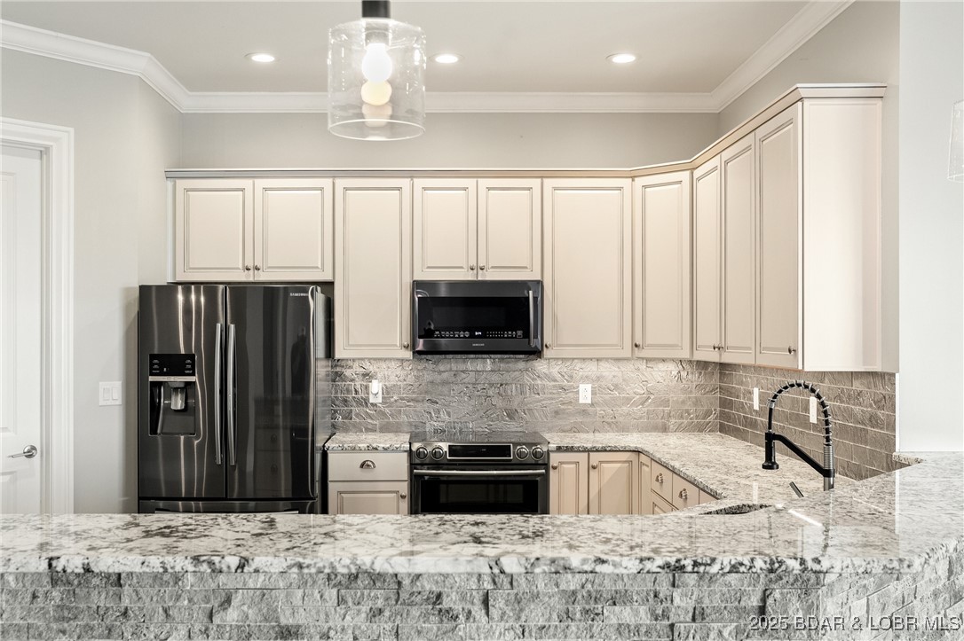 Sunrise Beach, Missouri 65079, United States, 4 Bedrooms Bedrooms, ,5 BathroomsBathrooms,Residential,Active,164626