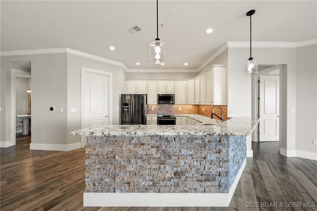 Sunrise Beach, Missouri 65079, United States, 4 Bedrooms Bedrooms, ,5 BathroomsBathrooms,Residential,Active,164626