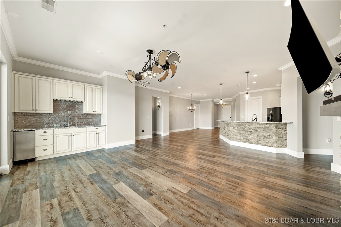 Sunrise Beach, Missouri 65079, United States, 4 Bedrooms Bedrooms, ,5 BathroomsBathrooms,Residential,Active,164626