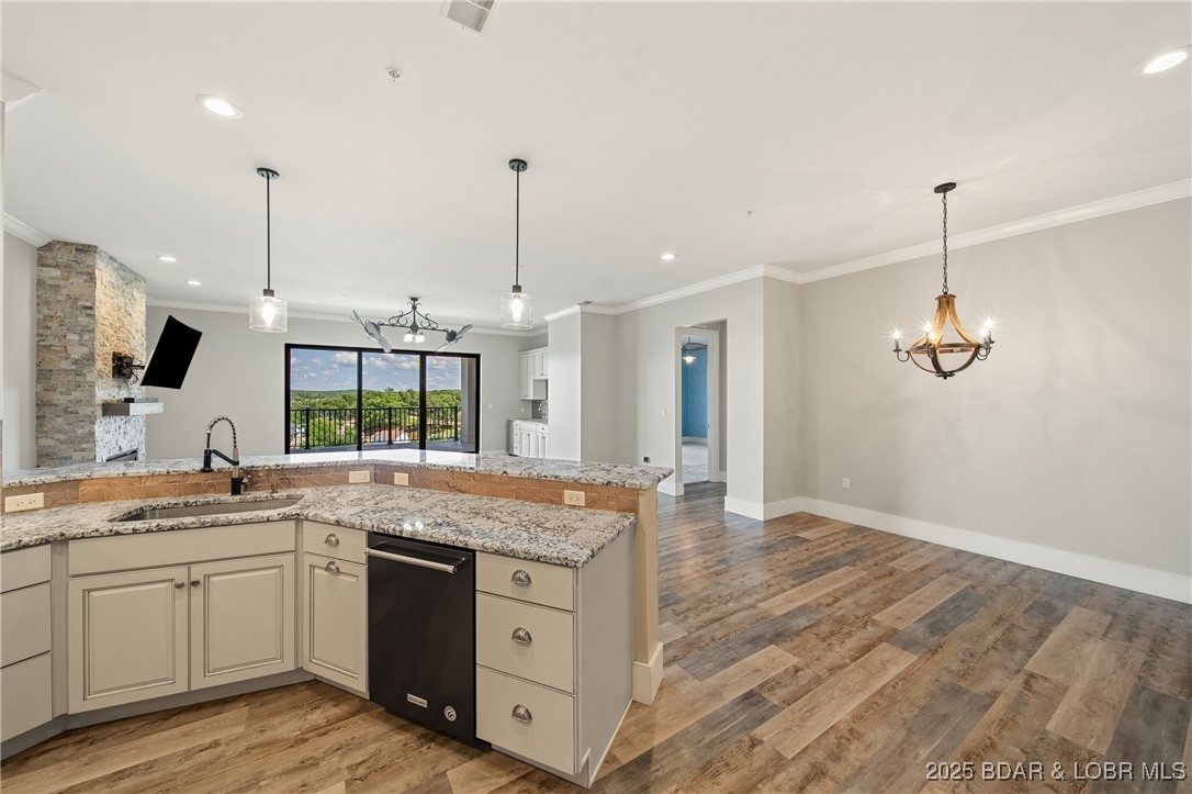 Sunrise Beach, Missouri 65079, United States, 4 Bedrooms Bedrooms, ,5 BathroomsBathrooms,Residential,Active,164626