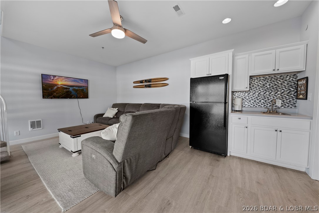 Lighthouse Pointe Condominium - Residential