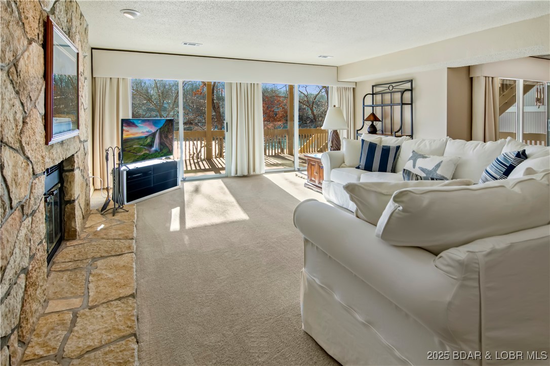 Four Seasons, Missouri 65049, United States, 4 Bedrooms Bedrooms, ,4 BathroomsBathrooms,Residential,Contingent,83768
