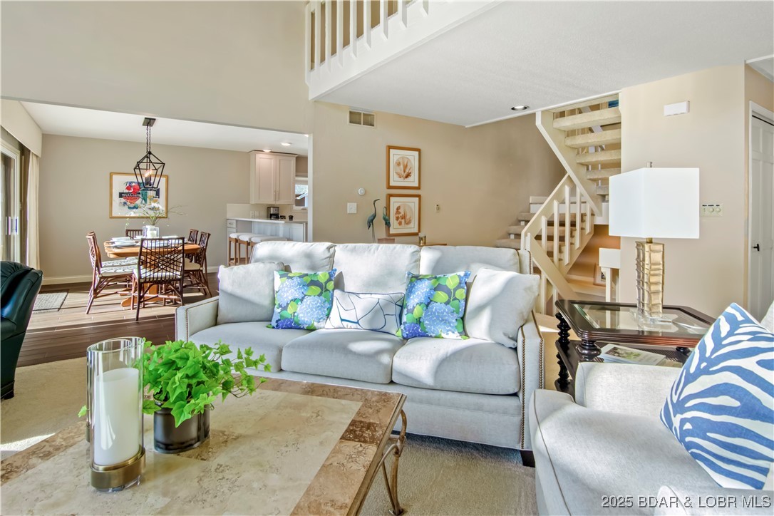 Four Seasons, Missouri 65049, United States, 4 Bedrooms Bedrooms, ,4 BathroomsBathrooms,Residential,Contingent,83768