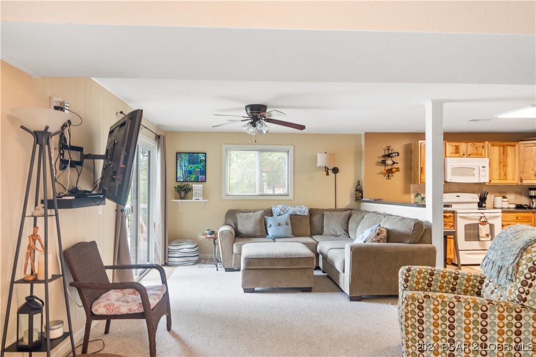 Lake Ozark, Missouri 65049, United States, 3 Bedrooms Bedrooms, ,2 BathroomsBathrooms,Residential,Contingent,43744