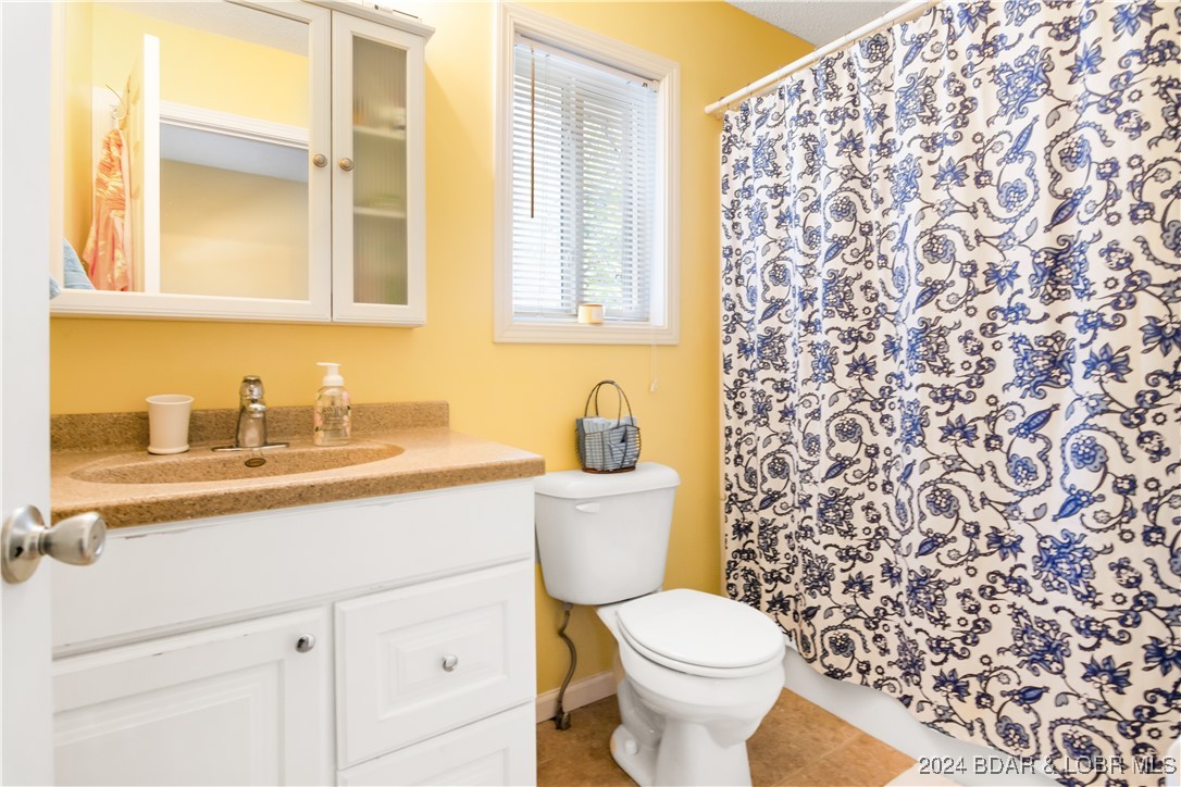 Lake Ozark, Missouri 65049, United States, 3 Bedrooms Bedrooms, ,2 BathroomsBathrooms,Residential,Contingent,43744