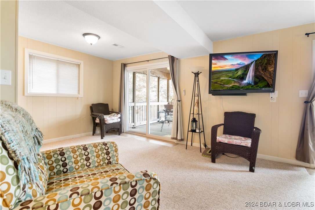 Lake Ozark, Missouri 65049, United States, 3 Bedrooms Bedrooms, ,2 BathroomsBathrooms,Residential,Contingent,43744