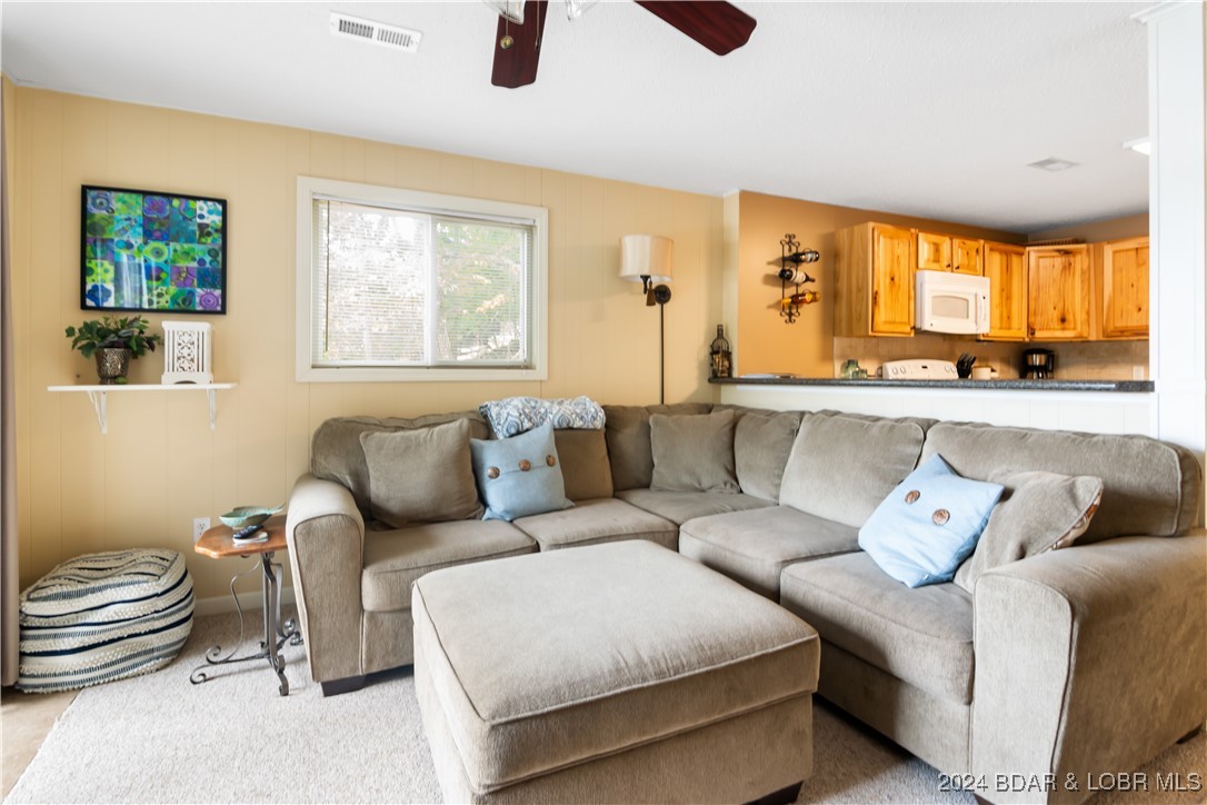 Lake Ozark, Missouri 65049, United States, 3 Bedrooms Bedrooms, ,2 BathroomsBathrooms,Residential,Contingent,43744