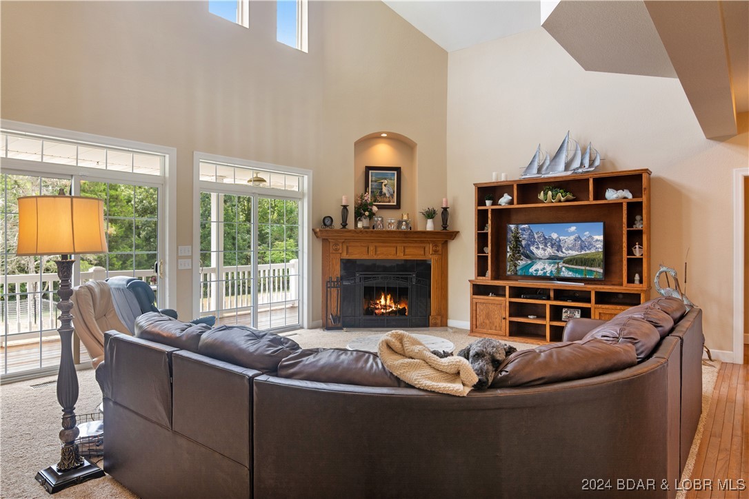 Kaiser, Missouri 65047, United States, 5 Bedrooms Bedrooms, ,4 BathroomsBathrooms,Residential,Contingent,45040