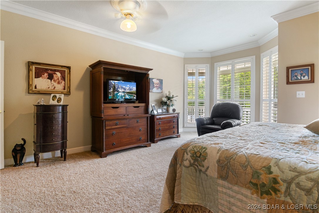 Kaiser, Missouri 65047, United States, 5 Bedrooms Bedrooms, ,4 BathroomsBathrooms,Residential,Contingent,45040