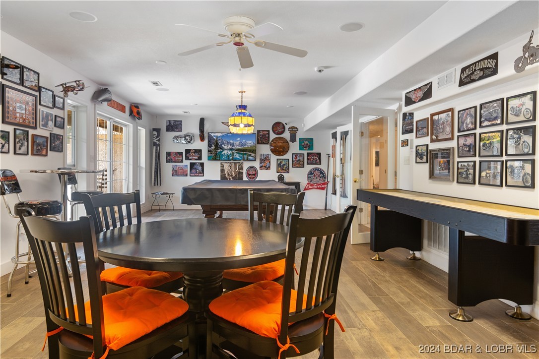 Kaiser, Missouri 65047, United States, 5 Bedrooms Bedrooms, ,4 BathroomsBathrooms,Residential,Contingent,45040