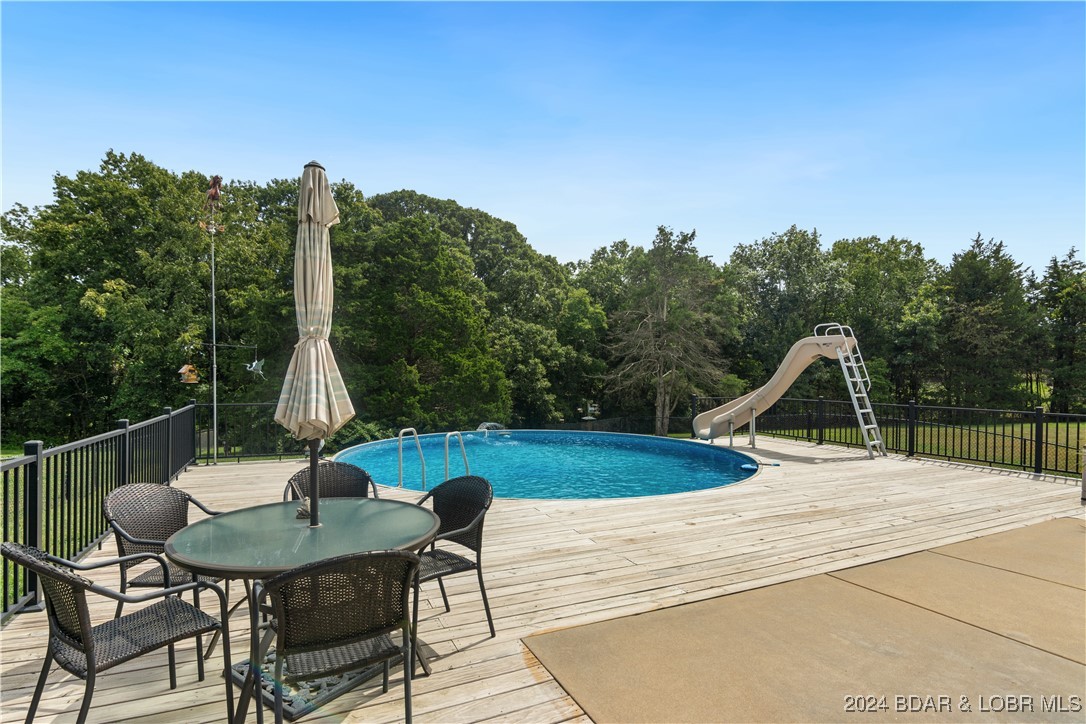 Kaiser, Missouri 65047, United States, 5 Bedrooms Bedrooms, ,4 BathroomsBathrooms,Residential,Contingent,45040