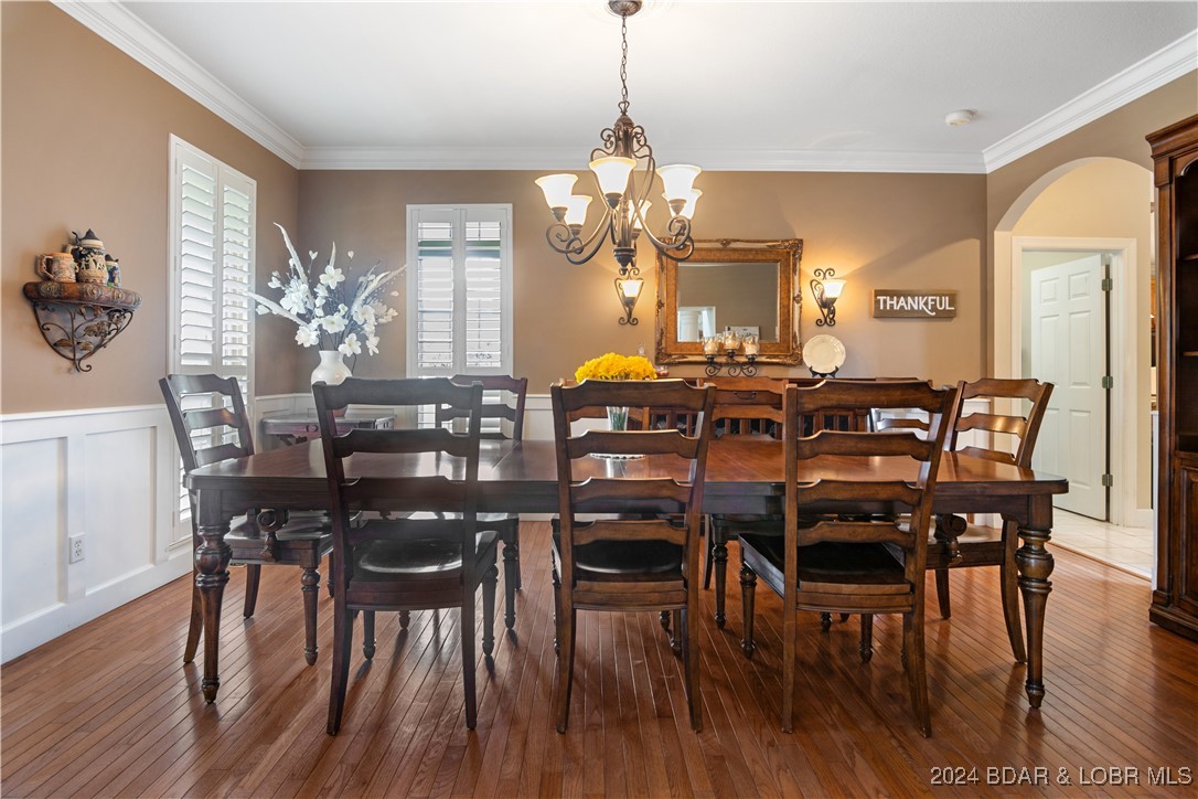 Kaiser, Missouri 65047, United States, 5 Bedrooms Bedrooms, ,4 BathroomsBathrooms,Residential,Contingent,45040