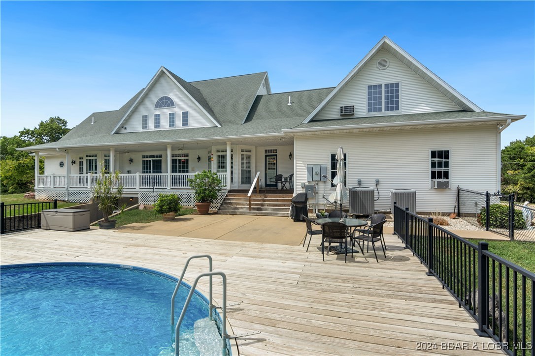 Kaiser, Missouri 65047, United States, 5 Bedrooms Bedrooms, ,4 BathroomsBathrooms,Residential,Contingent,45040