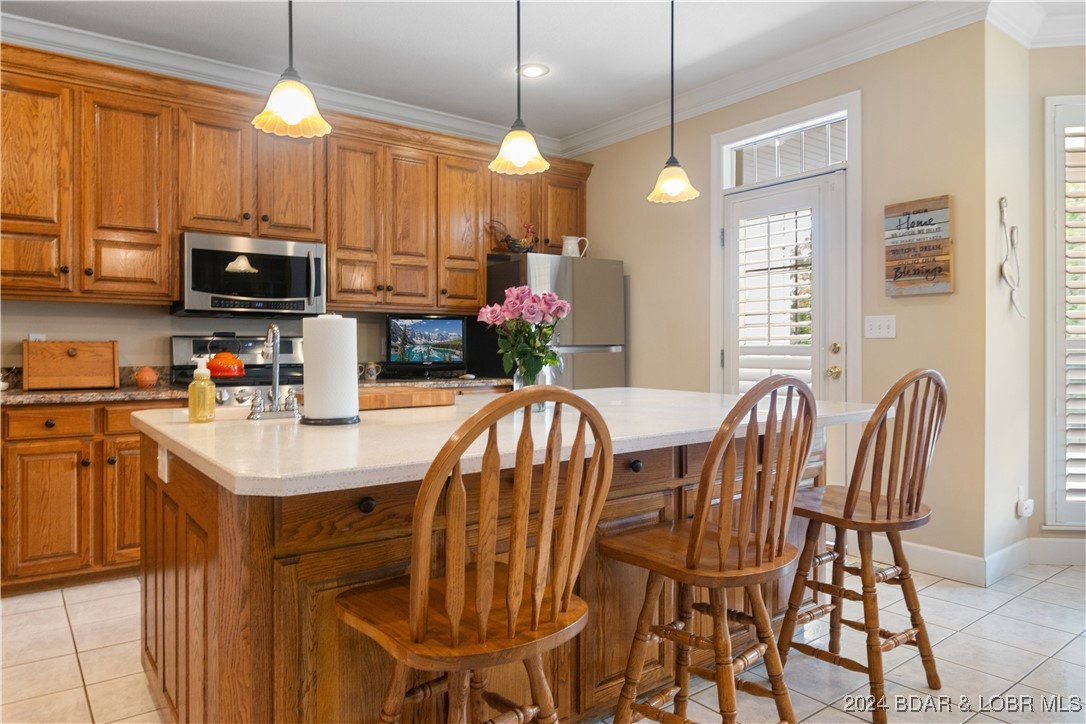 Kaiser, Missouri 65047, United States, 5 Bedrooms Bedrooms, ,4 BathroomsBathrooms,Residential,Contingent,45040