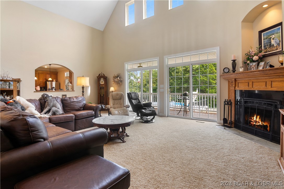 Kaiser, Missouri 65047, United States, 5 Bedrooms Bedrooms, ,4 BathroomsBathrooms,Residential,Contingent,45040