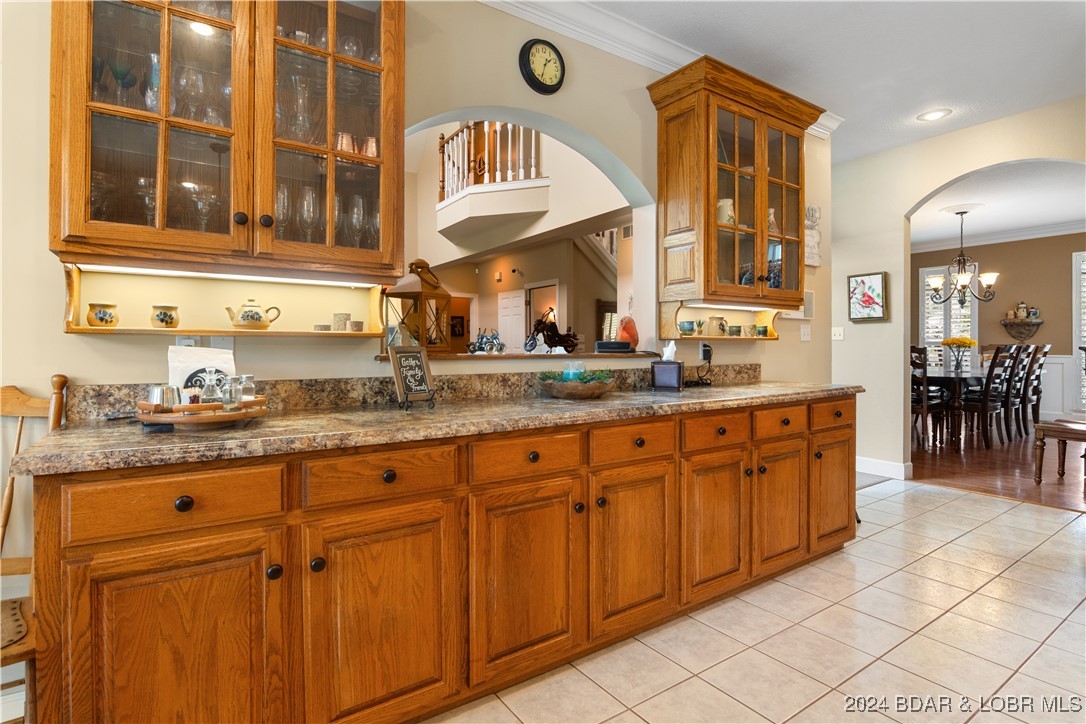 Kaiser, Missouri 65047, United States, 5 Bedrooms Bedrooms, ,4 BathroomsBathrooms,Residential,Contingent,45040