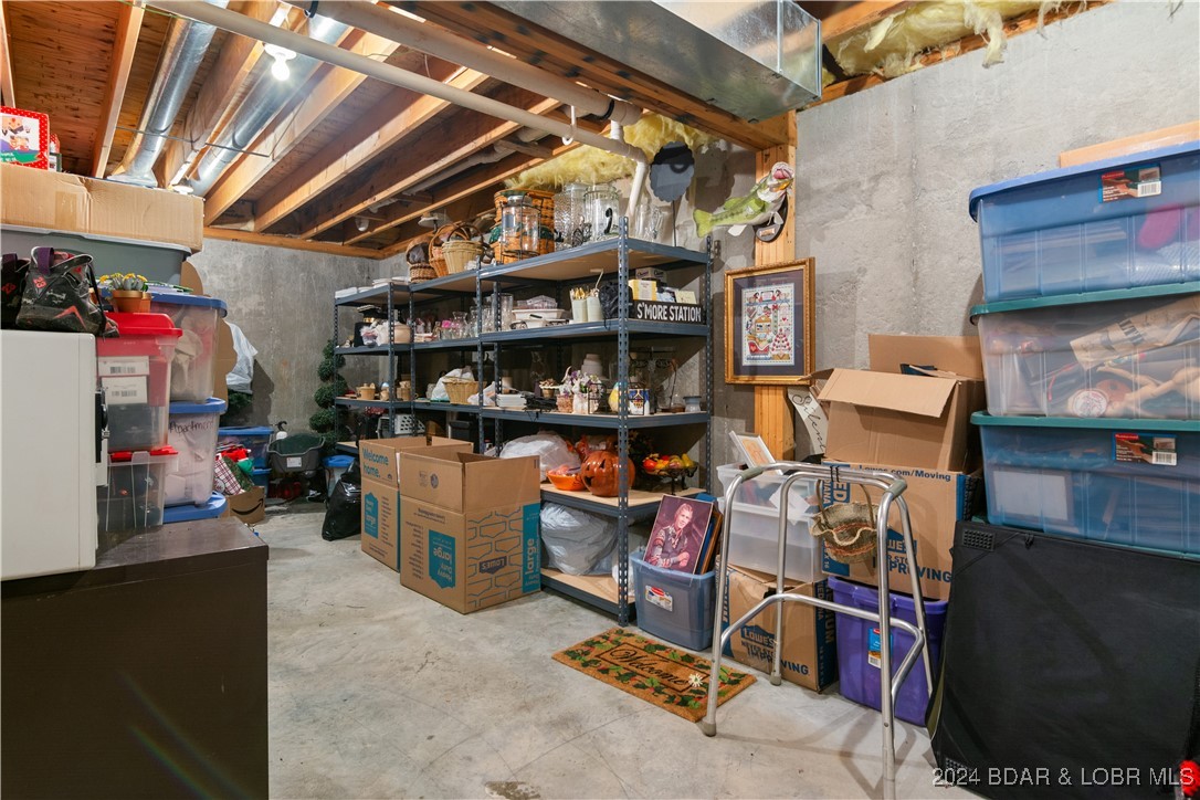 Kaiser, Missouri 65047, United States, 5 Bedrooms Bedrooms, ,4 BathroomsBathrooms,Residential,Contingent,45040