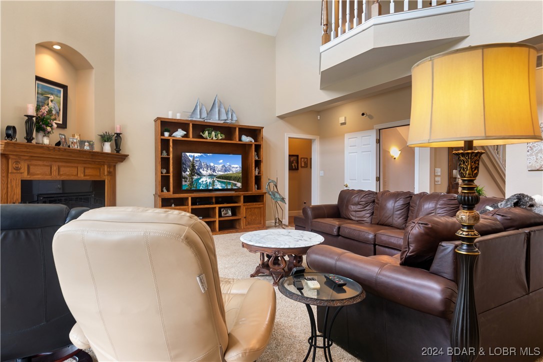 Kaiser, Missouri 65047, United States, 5 Bedrooms Bedrooms, ,4 BathroomsBathrooms,Residential,Contingent,45040