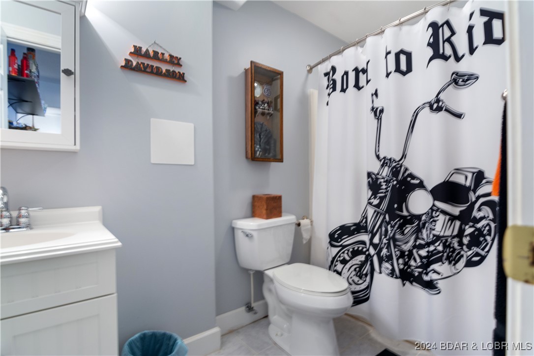 Kaiser, Missouri 65047, United States, 5 Bedrooms Bedrooms, ,4 BathroomsBathrooms,Residential,Contingent,45040