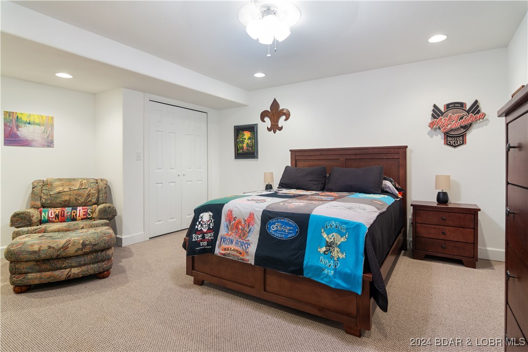 Kaiser, Missouri 65047, United States, 5 Bedrooms Bedrooms, ,4 BathroomsBathrooms,Residential,Contingent,45040