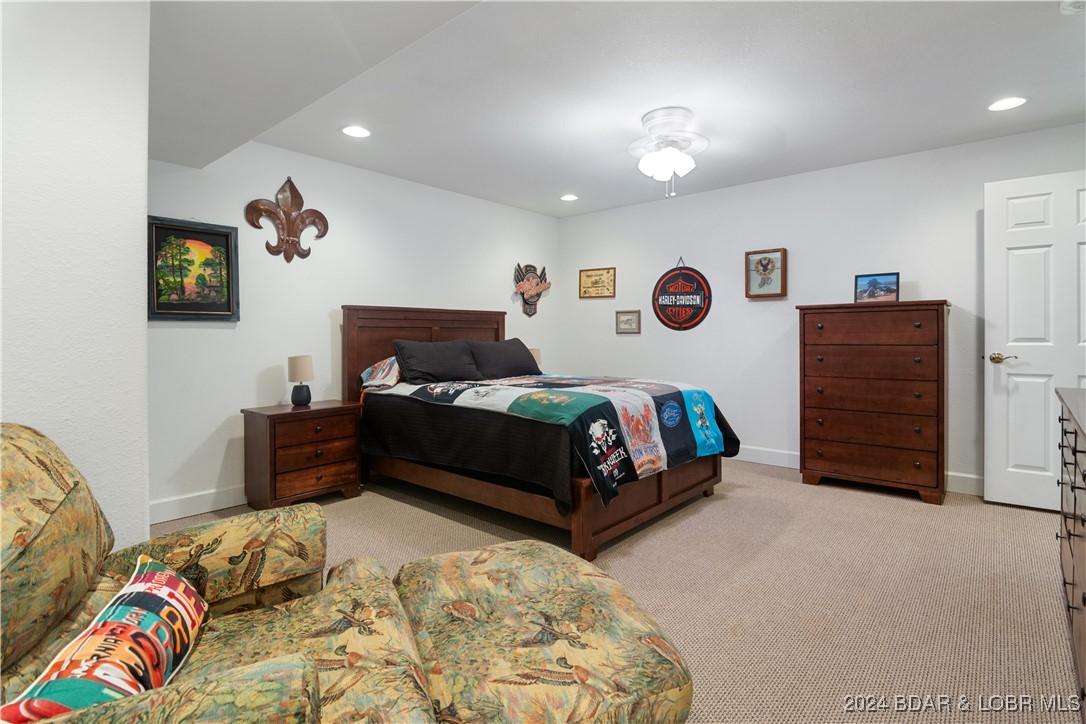 Kaiser, Missouri 65047, United States, 5 Bedrooms Bedrooms, ,4 BathroomsBathrooms,Residential,Contingent,45040