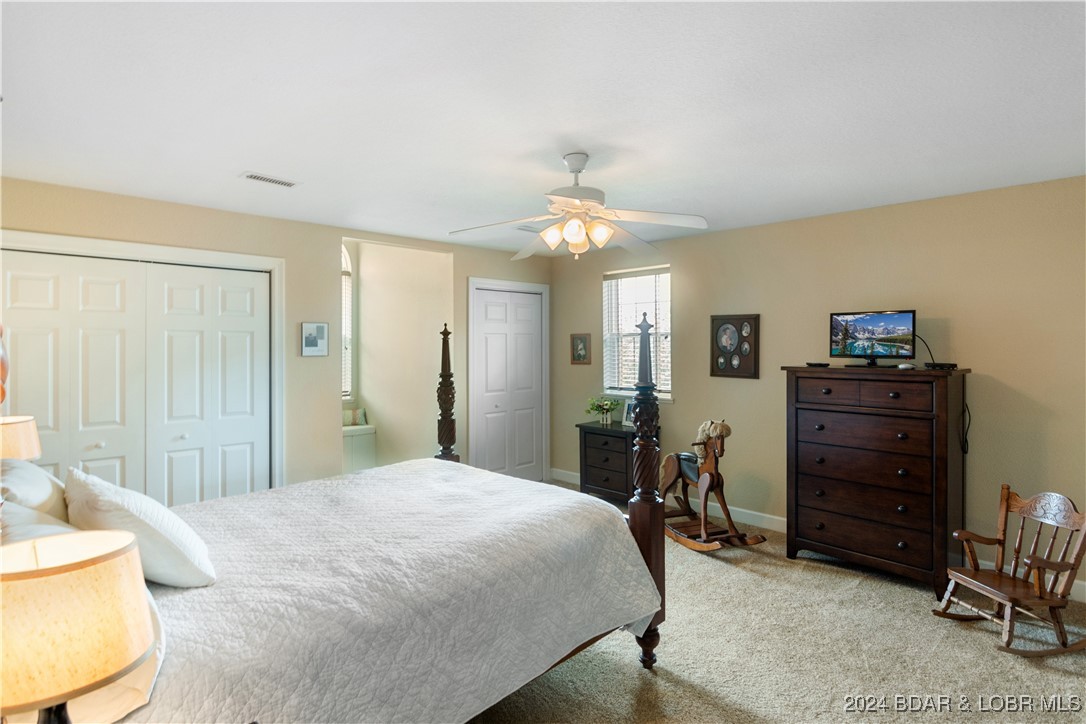 Kaiser, Missouri 65047, United States, 5 Bedrooms Bedrooms, ,4 BathroomsBathrooms,Residential,Contingent,45040